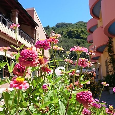 Rolandos Apartments 阿齐欧斯·贡多斯 外观 照片