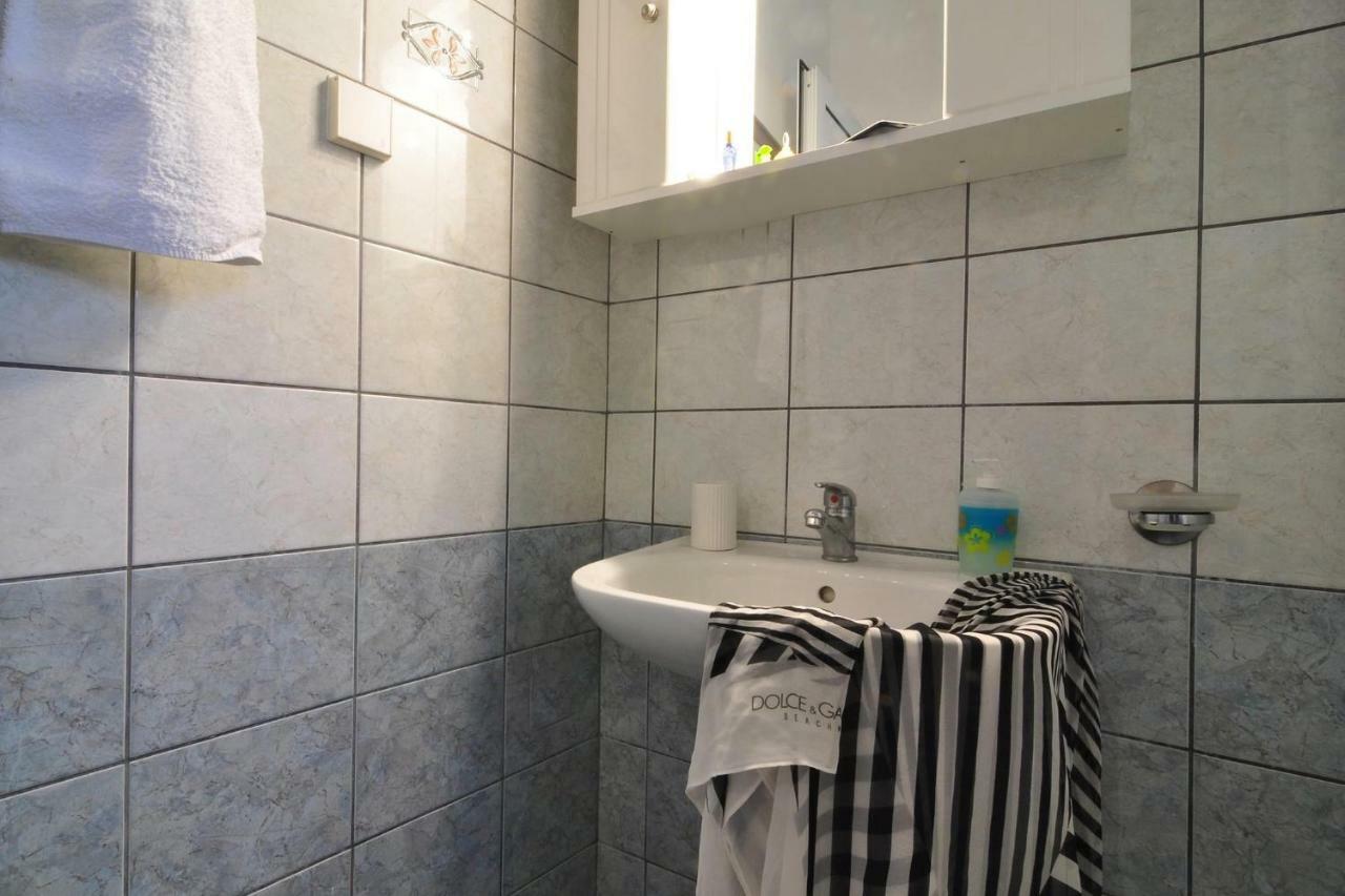 Rolandos Apartments 阿齐欧斯·贡多斯 外观 照片